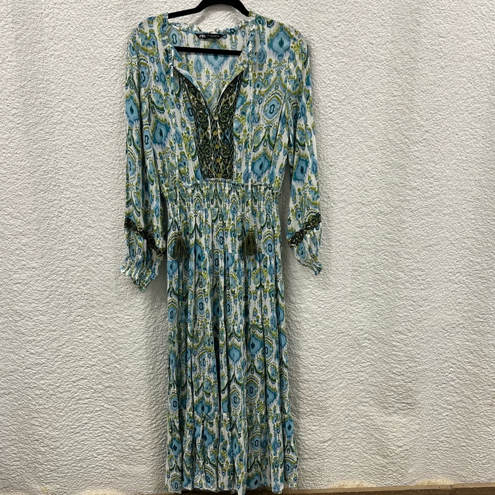 Elegant Blue and Green Patterned Dress